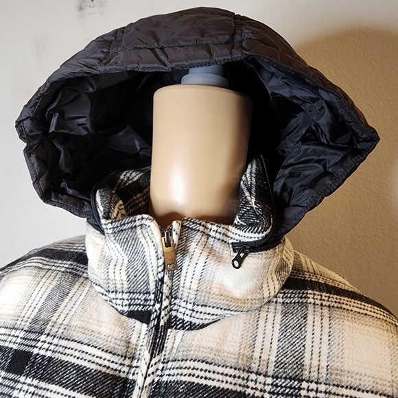 American Eagle Wool-blend plaid puffer coat. Women's size xs. - Picture 10 of 16